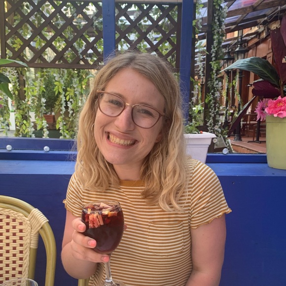 Meet your Posher, Hannah - Picture 3 of 3